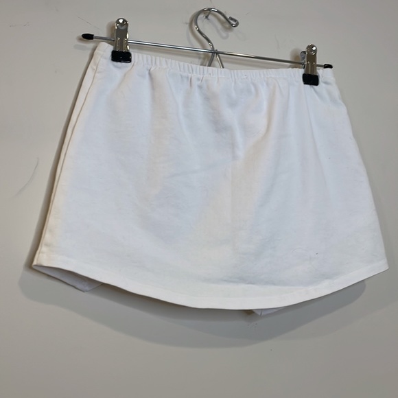 White skirt with shorts built in - Picture 4 of 4